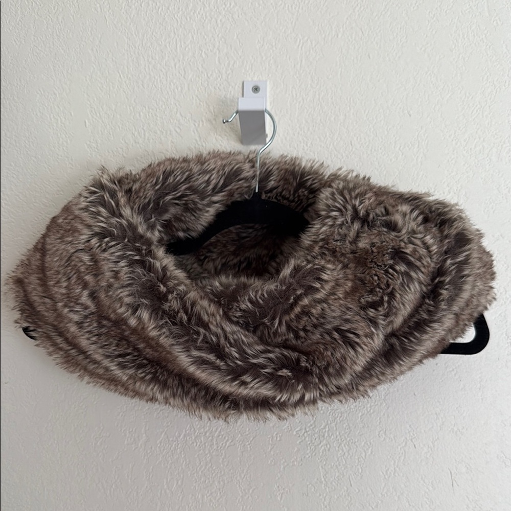 Luxurious Faux Fur Infinity Scarf - Brown